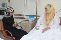 KIMSESIZLIK - Öğrenciler Hastaları Yalnız Bırakmıyor