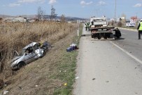 Park Halindeki Otomobile Kamyon Çarptı Açıklaması 5 Yaralı