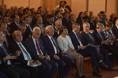 Türkiye İle Hollanda Ticaret Ve Yatırım Fırsatları Lahey'de Ele Alındı