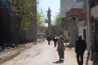 DARMADAĞıN - Vatandaşlar, Yasaklı Mahallede Evlerine Girip Zarar Tespit Çalışmalarına Katıldı