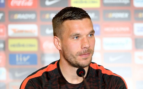 Lukas Podolski: Fenerbahçeyi yenmeliyiz