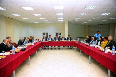 Başarılı Akademisyenlere Teşekkür Belgesi