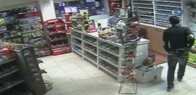 Benzin İstasyonundaki Bıçaklı Soygun Kamerada