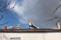 İTFAİYE MERDİVENİ - Çatıda Boya Yaparken Elektrik Akımına Kapılıp Öldü
