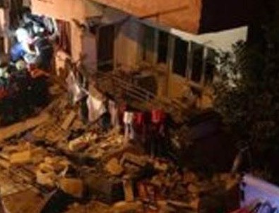 Hakkari'de tek katlı ev çöktü; 4 ölü, 1 yaralı