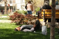 GAZIOSMANPAŞA ÜNIVERSITESI - Hastane Bahçesinde Şekerleme Yaptılar