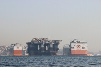 İstanbul Boğazı'ndan Dev Platform Geçti
