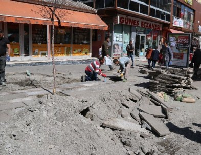 Kars Belediyesi Kaldırım Çalışmalarına Başladı