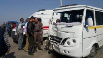 ÖĞRENCİ SERVİSİ - Öğrenci Servisiyle Traktör Çarpıştı Açıklaması 24 Yaralı