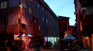 Şehit Binbaşının İstanbul'daki Evine Ateş Düştü