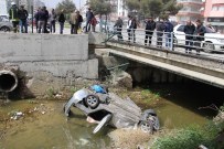 ATAKENT - Üniversite Öğrencileri Otomobil İle Dereye Uçtu Açıklaması 3 Yaralı