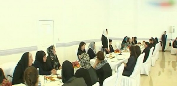 Azerbaycan First Lady'si Aliyeva şehit annelerinin önünde ağladı