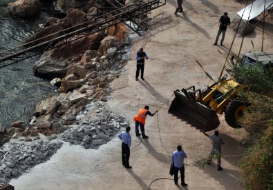 400 Tonluk Vinçle Yıkımda Arbede Açıklaması 2 Gözaltı