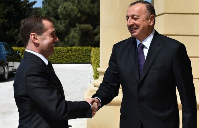 Aliyev, Rusya Başbakanı Medvedev'i Kabul Etti