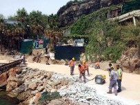 ALI UYSAL - Bambus Plajında Yıkım Başladı