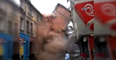 Beyoğlu'ndaki 5 Katlı Binanın Çökme Anı Kamerada