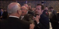 CHP BELEDİYESİ - CHP'li belediye başkanı gazetecinin boğazını sıktı