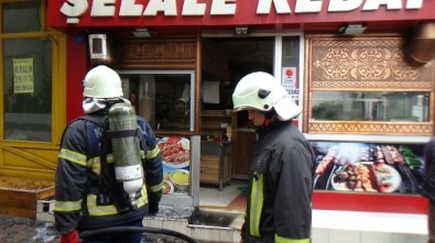 Kebapçının Bacasındaki Yangın Korkuttu