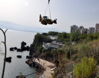 Plaj 400 Tonluk Vinç Yardımı İle Yıkıldı