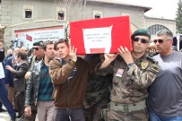 Şehit Babasının Tabutunu Omuzladı