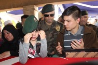 Şehit Babasının Tabutunu Omzunda Taşıdı
