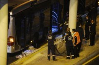 OKMEYDANI EĞİTİM VE ARAŞTIRMA HASTANESİ - Zabıtalardan Korkup Yola Fırladı, Metrobüsün Altında Kaldı