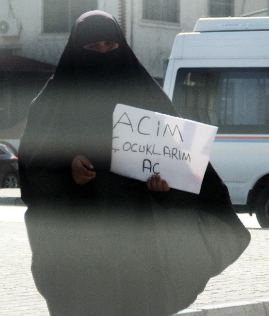 Suriyeli kadınlardan 'dövizli' dilenme