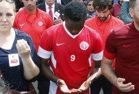 GÜLTEKİN GENCER - Genç futbolcu gözyaşları arasında uğurlandı