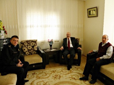 Kaymakam Çakmak, Şehit Ailelerini Yalnız Bırakmadı