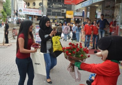 'Mıckey Mouse' Kostümlü Evlilik Teklifi