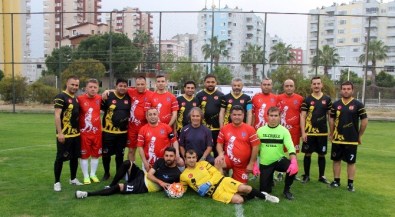 Polis Ve Gazeteciler Dostluk Maçı