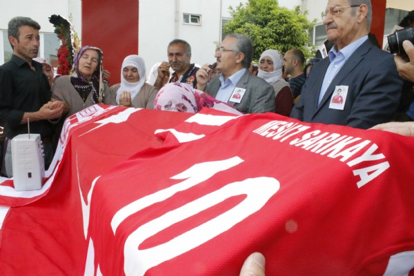 Antalyaspor'un Genç Oyuncusu Gözyaşları İçinde Uğurlandı