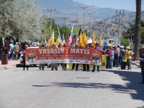 İŞÇI BAYRAMı - 1 Mayıs Dikili Ve Çeşme'de De Halaylarla Kutlandı