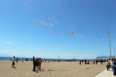 1 Mayıs'ta Gökyüzü Renklendi