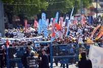 MADEN MÜHENDISLERI ODASı - 1 Mayıs'ta Taraftarlardan 'İşçi Bayramında Siyaset Olmaz' Tepkisi