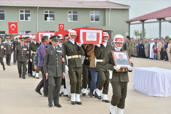 Orgeneral Akar, Nusaybin şehitlerini memleketlerine uğurladı