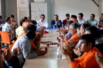 OSMAN BUDAK - Başkan Uysal 1 Mayıs'ı Temizlik İşçileriyle Kutladı