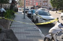 ŞÜPHELİ ÇANTA - Bebek Arabasından Düşen Çanta Polisi Alarma Geçirdi