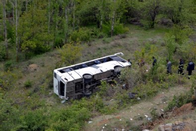 Tur otobüsü devrildi: 1 ölü, 26 yaralı