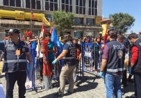 ÇÖP KONTEYNERİ - İzmir'de 1 Mayıs Kutlamaları Başladı