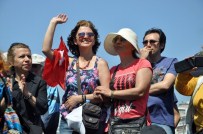 ESNEK ÇALIŞMA - İzmir'de 1 Mayıs Türkülerle Kutlanıyor