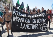 KONTROL NOKTASI - İzmir'de Kadın Ve Erkeklerden Çıplak Protesto
