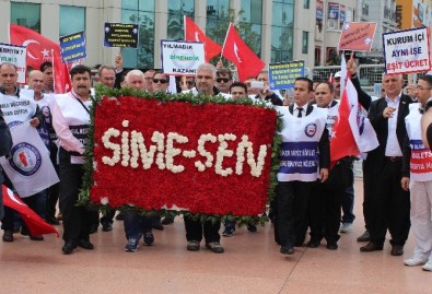 Sime-Sen, Taksim Cumhuriyet Anıtı'na Çelenk Bıraktı