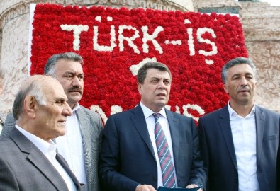 Türk-İş, Taksim Cumhuriyet Anıtı'na Çelenk Bıraktı