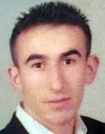 Eşiyle bastığı adamı öldürdü!