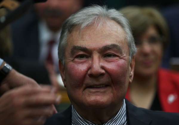 Deniz Baykal'ın gözlüksüz hali