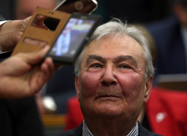 Deniz Baykal'ın gözlüksüz hali