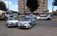 3 Otomobil Çarpıştı Açıklaması 3 Yaralı