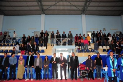 Başkale Meslek Yüksekokulu'nda Mezuniyet Sevinci