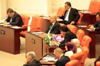 PERVIN BULDAN - CHP Ankara Milletvekili Sarıhan, Genel Kurul'da Her Parti Grubuna Çiçek Verdi